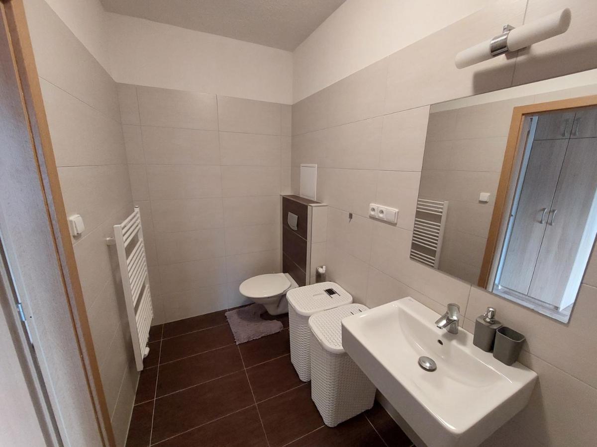 Apartman Vsemina 300 Všemina Exterior foto