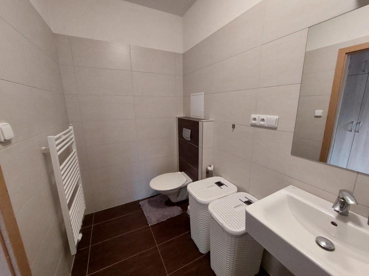 Apartman Vsemina 300 Všemina Exterior foto